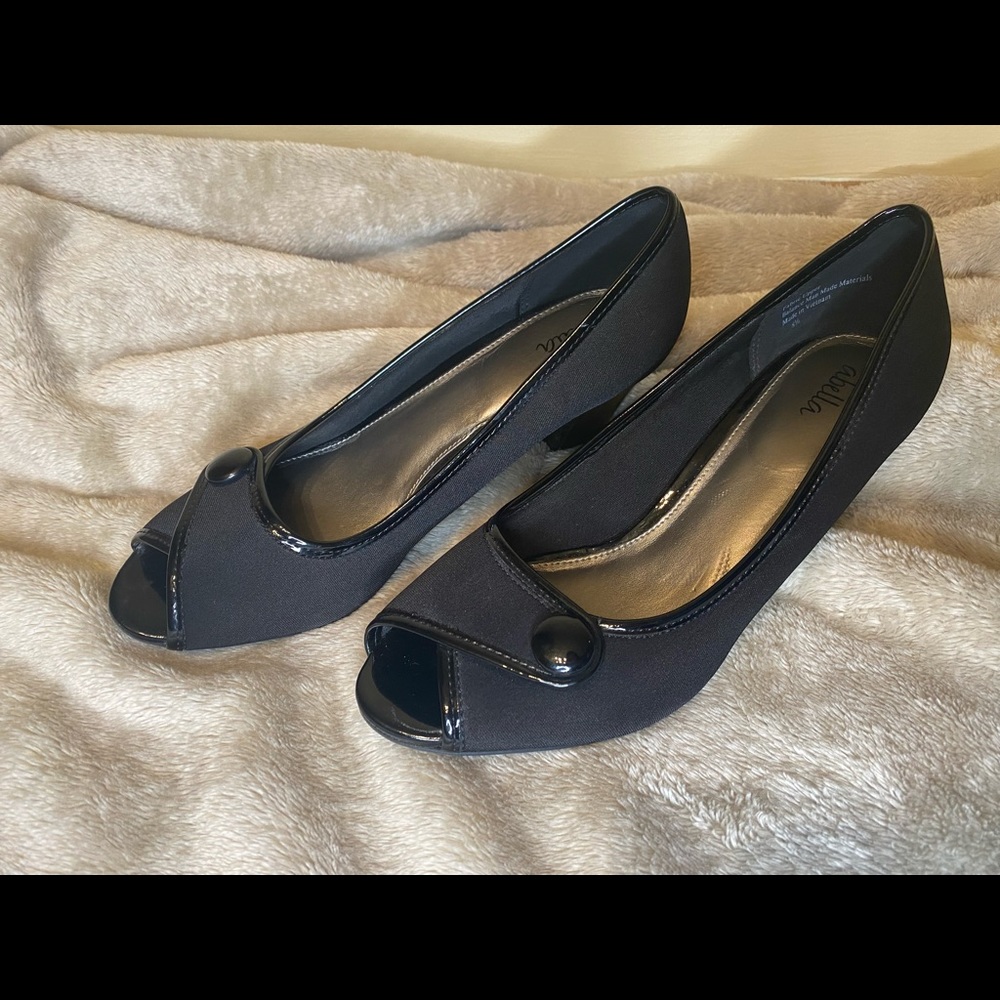 Vintage style comfortable heel